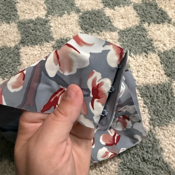 KNIX padded V-neck bra thin strap in winter gardenia floral gray lightweight 3 - Picture 10 of 10